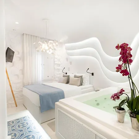 Kyma & Helios Deluxe With Hot Tub At Amazeu Naxos 아파트 Naxos City