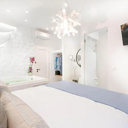 Kyma & Helios Deluxe With Hot Tub At Amazeu Naxos 아파트 Naxos City