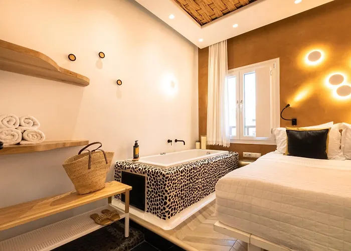 Kyma & Helios Deluxe With Hot Tub At Amazeu Naxos 公寓