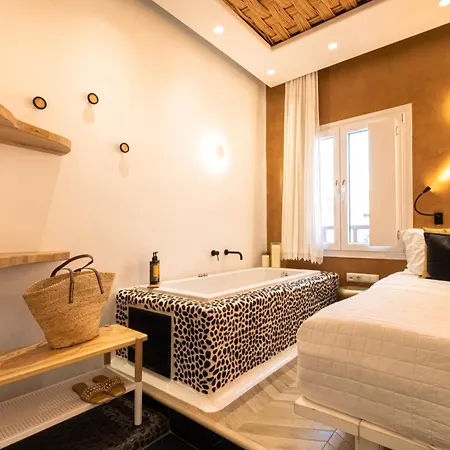 Kyma & Helios Deluxe With Hot Tub At Amazeu Naxos شقة